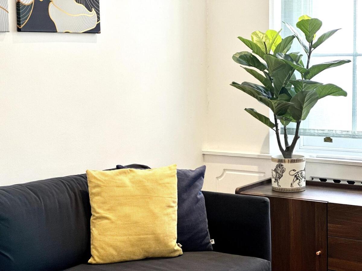 Serene Place In London City Centre Екстериор снимка