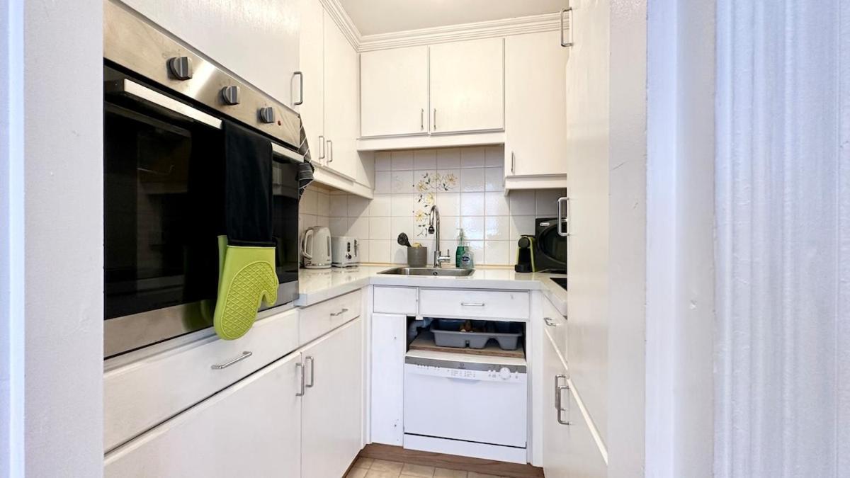 Serene Place In London City Centre Екстериор снимка